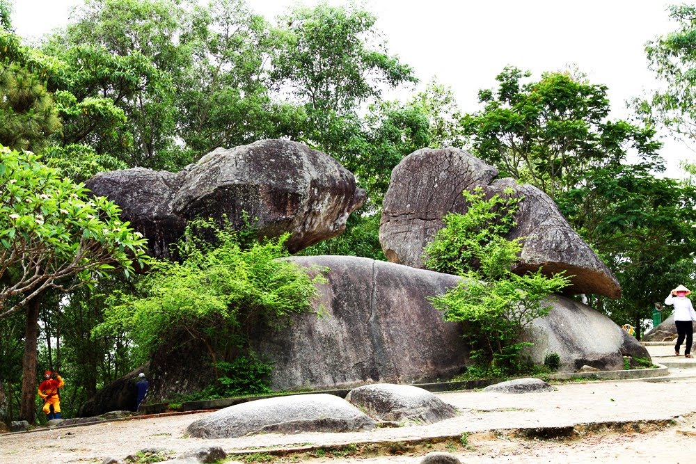 Hòn trống mái - Sầm Sơn Thanh Hóa