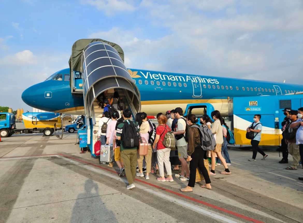 Ai nấy đều háo hức vì sắp được trở về quê hương đoàn viên với gia đình