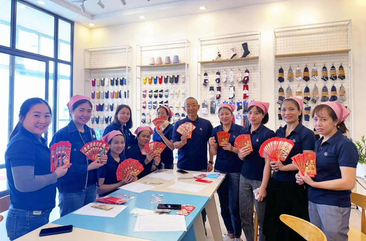 Săn vé máy bay mùng 6 Tết giá tốt nhất 2 Ngày đầu ai nấy đều phấn khởi trở lại công ty để nhận lộc đầu năm