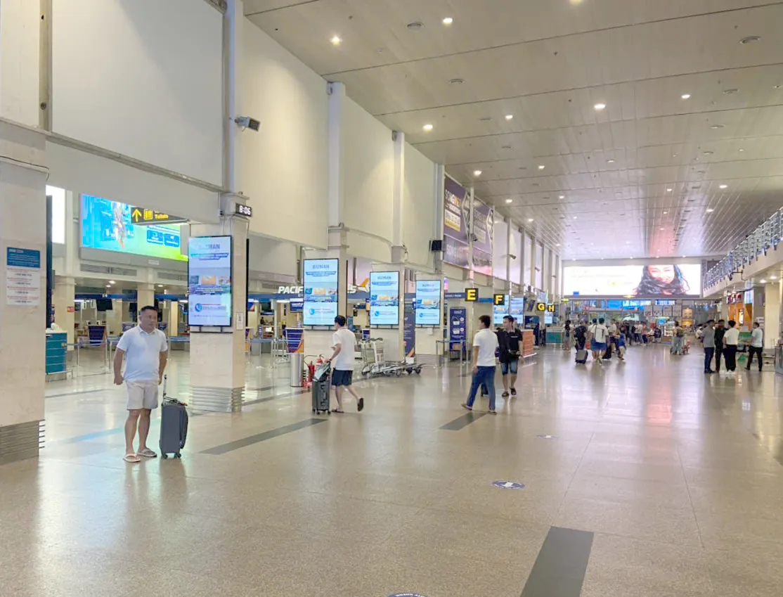 Sân bay thưa thớt, khác hẳn những ngày cao điểm trước đó
