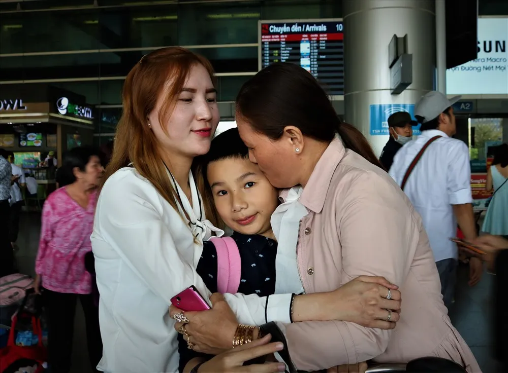 Trao mẹ cái ôm cuối để trở lại với cuồng quay công việc