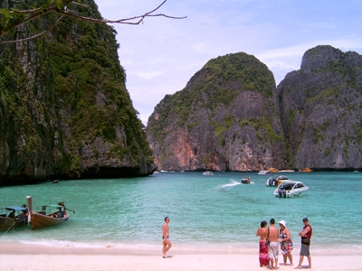 Vé máy bay giá rẻ khám phá chùa vàng Thái Lan