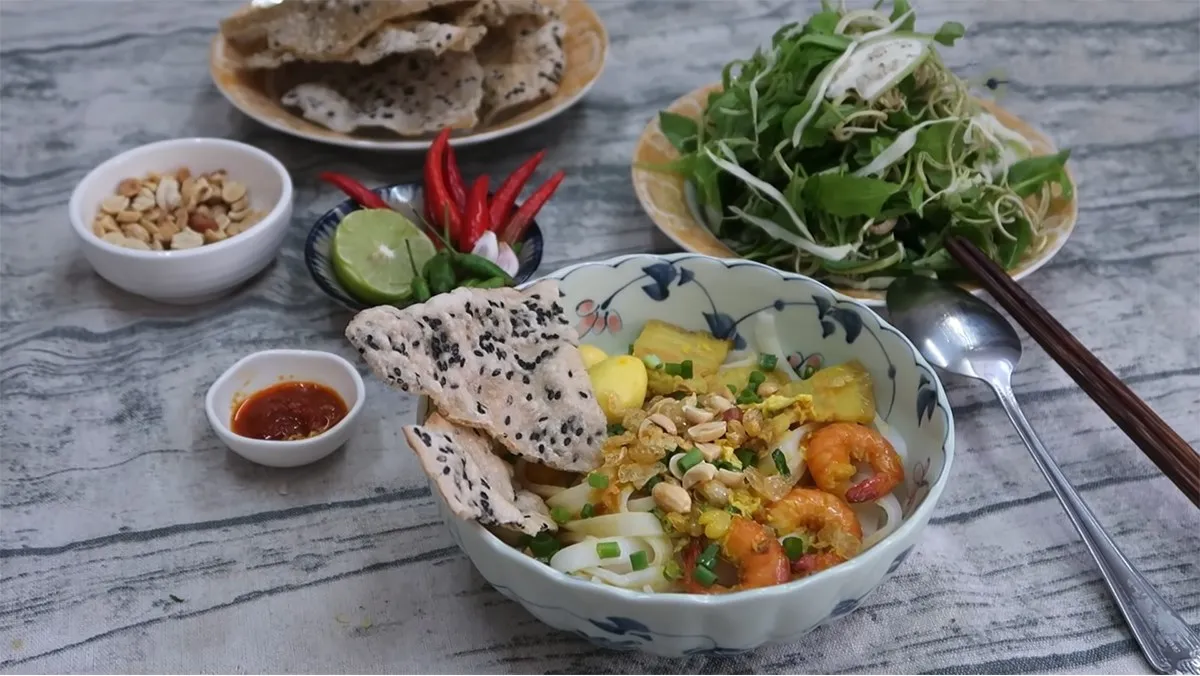 Thưởng thức tô mì quảng đậm đà chuẩn vị miền Trung