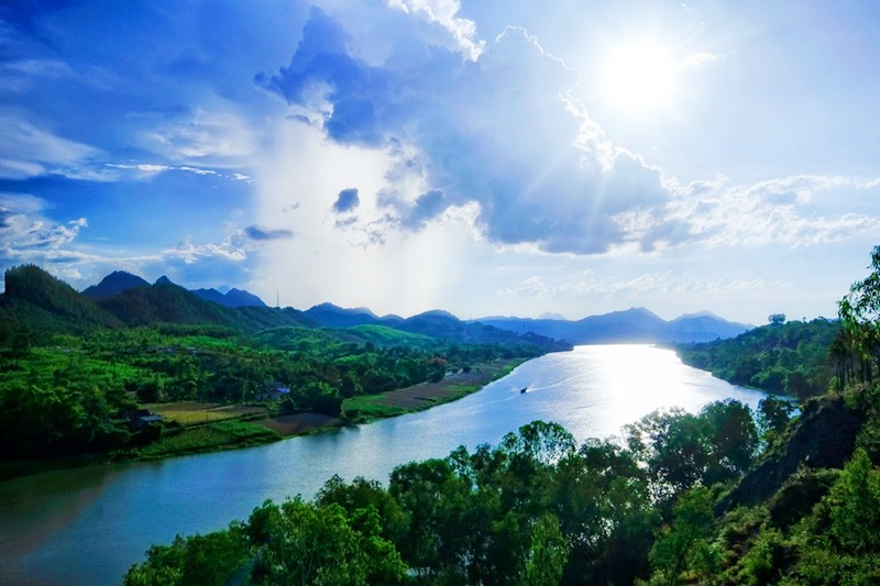 Vé máy bay đi Huế khám phá di tích xưa