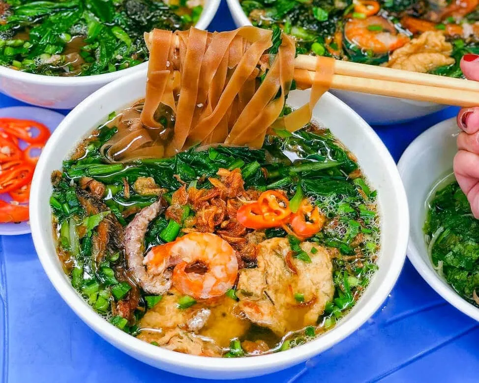 Trở về Hải Phòng, việc đầu tiên phải thưởng thức ngay 1 tô bánh canh cua