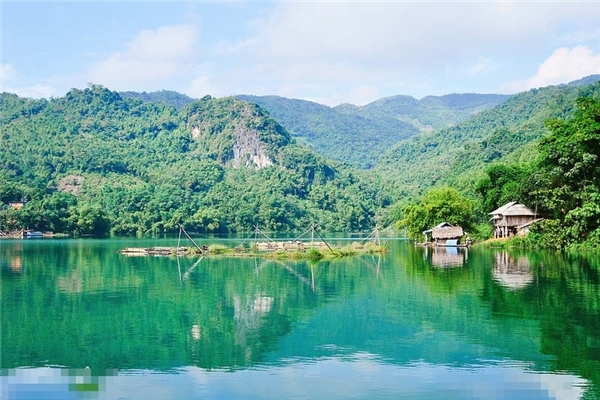 Giá vé máy bay tháng 4