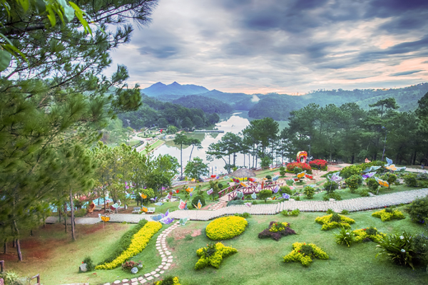 Đặt vé máy bay giá rẻ đi Đà Lạt