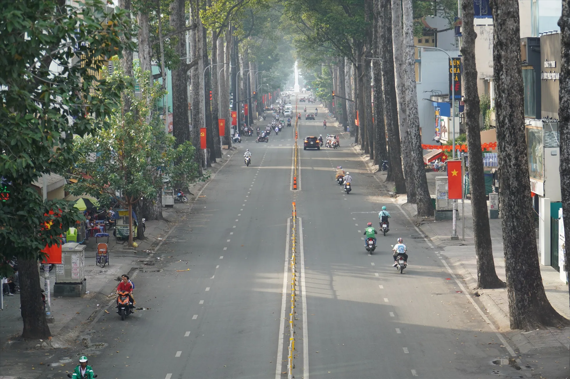 Sài Gòn bình yên đến lạ vào buổi sáng đầu năm