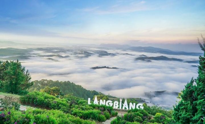 Núi langbiang nổi tiếng với những câu chuyện tình yêu ở Đà Lạt